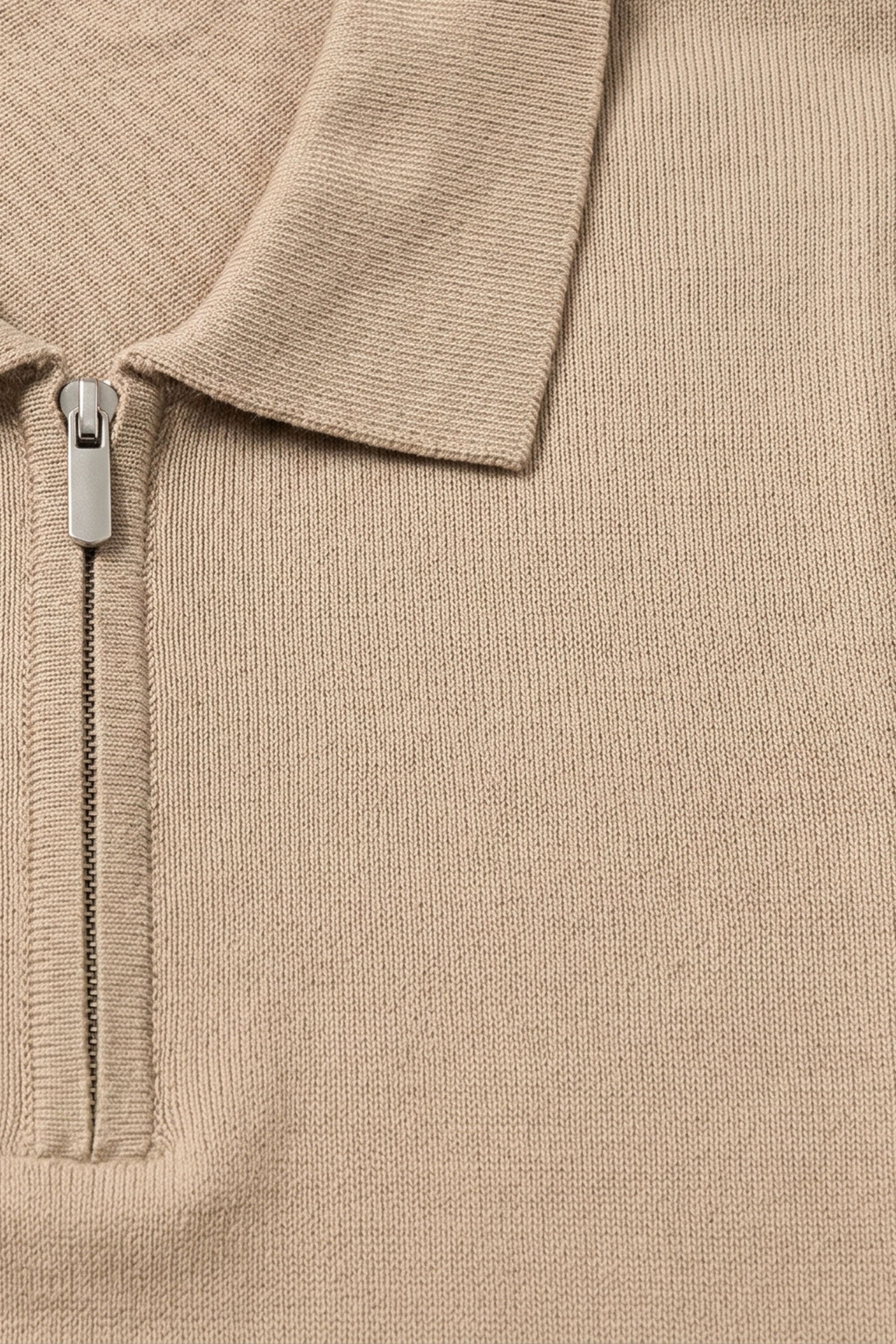 Beige stickad pikétröja med dragkedja för män
