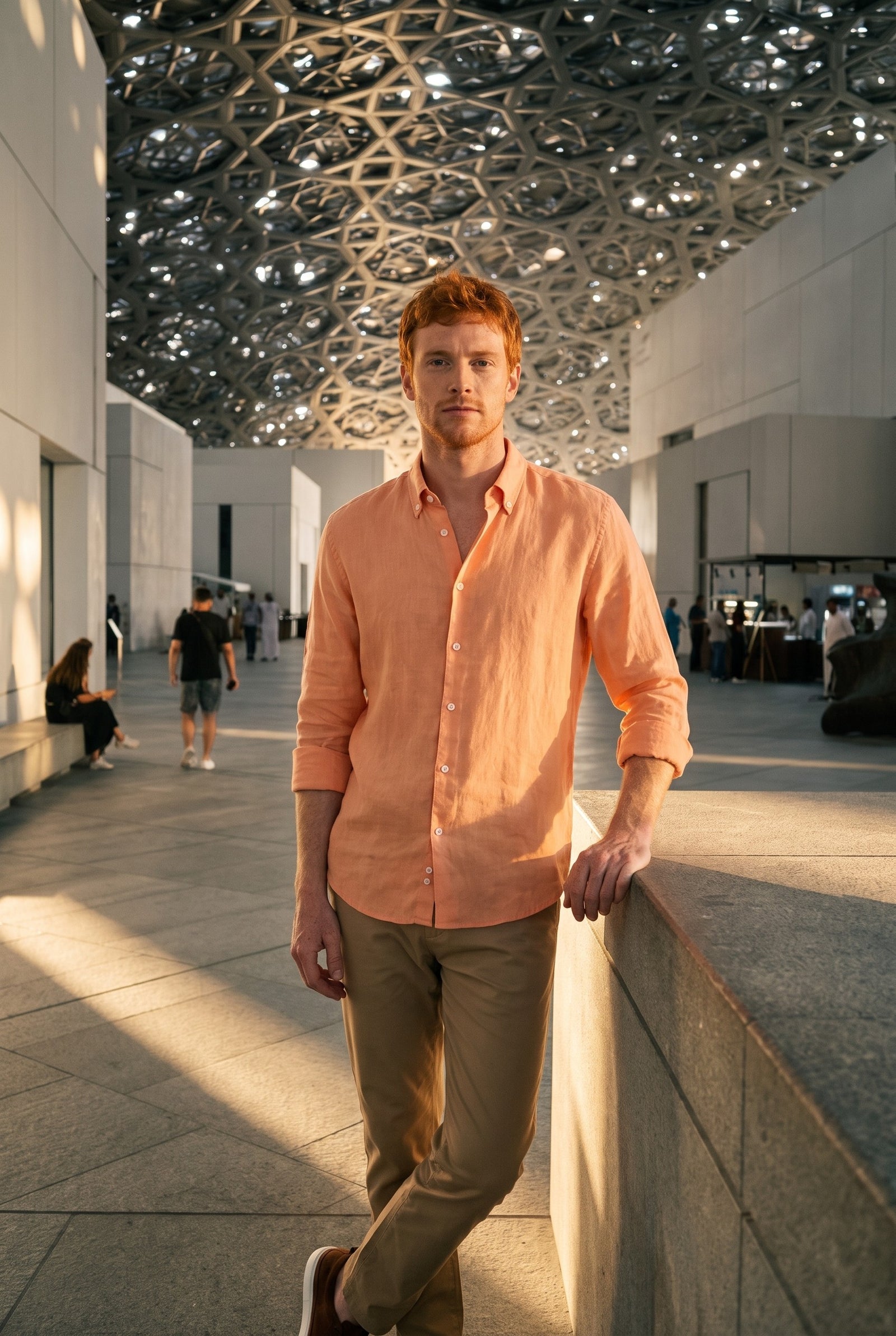 Look #1024 styled with Herrbyxor i kakifärgad linneblandning i chino i tunt sommarmaterial med tencel-bomull
