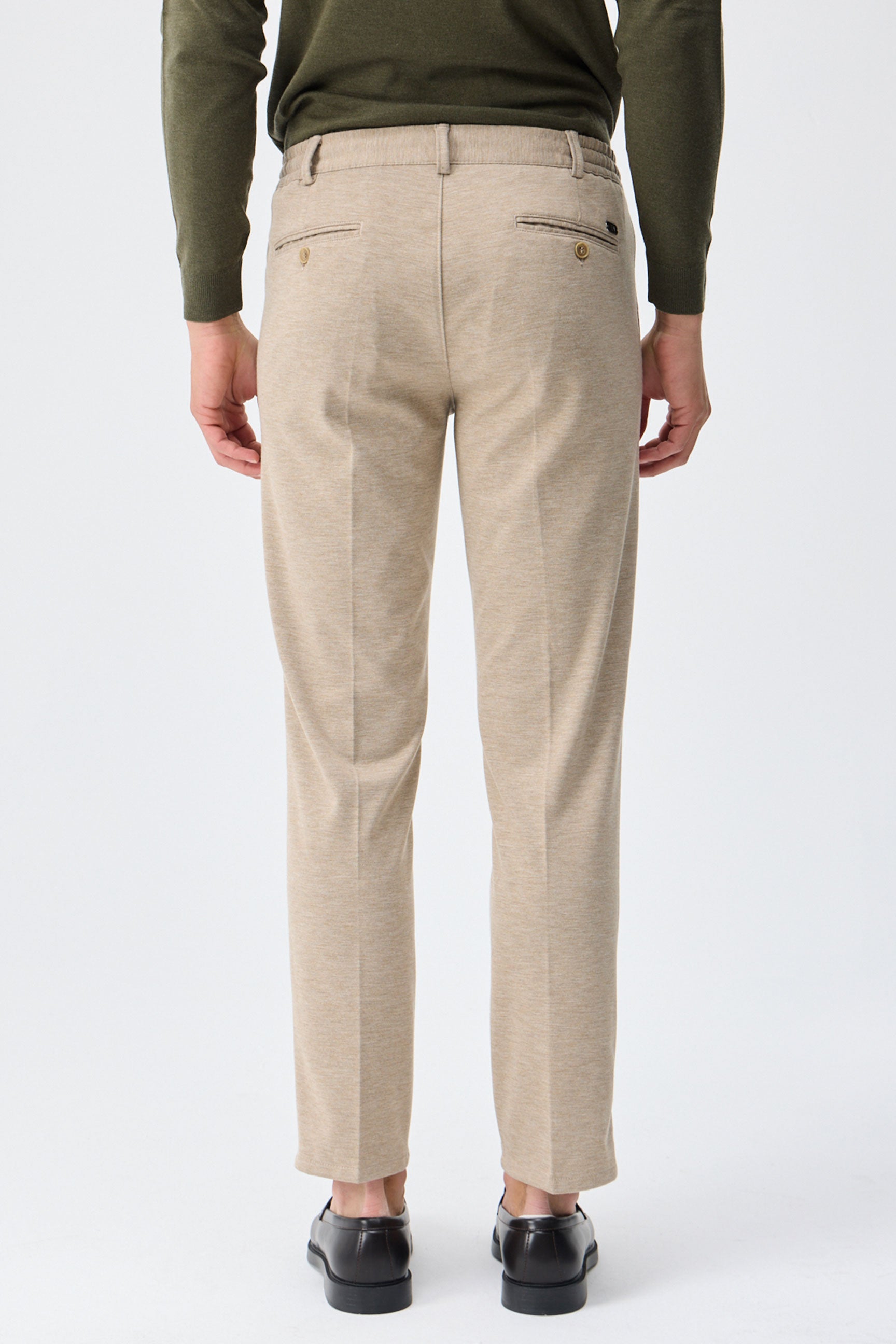 Beige mjuk jerseykostym med kavaj och byxor för män, elegant och casual