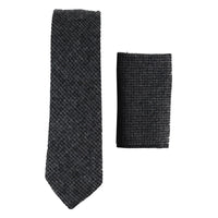 281 - Herrslips i antracitgrå fiskbensmönstrad tweed i ull och näsduk, 5 cm
