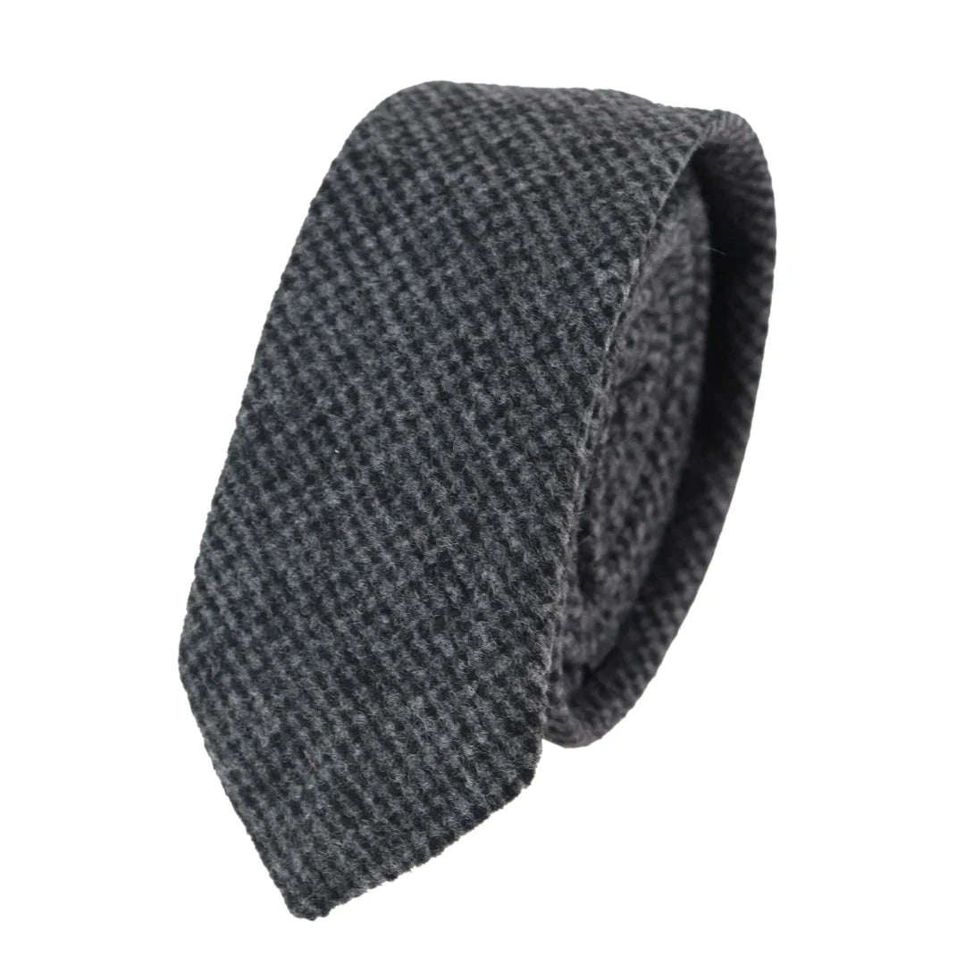 281 - Herrslips i antracitgrå fiskbensmönstrad tweed i ull och näsduk, 5 cm