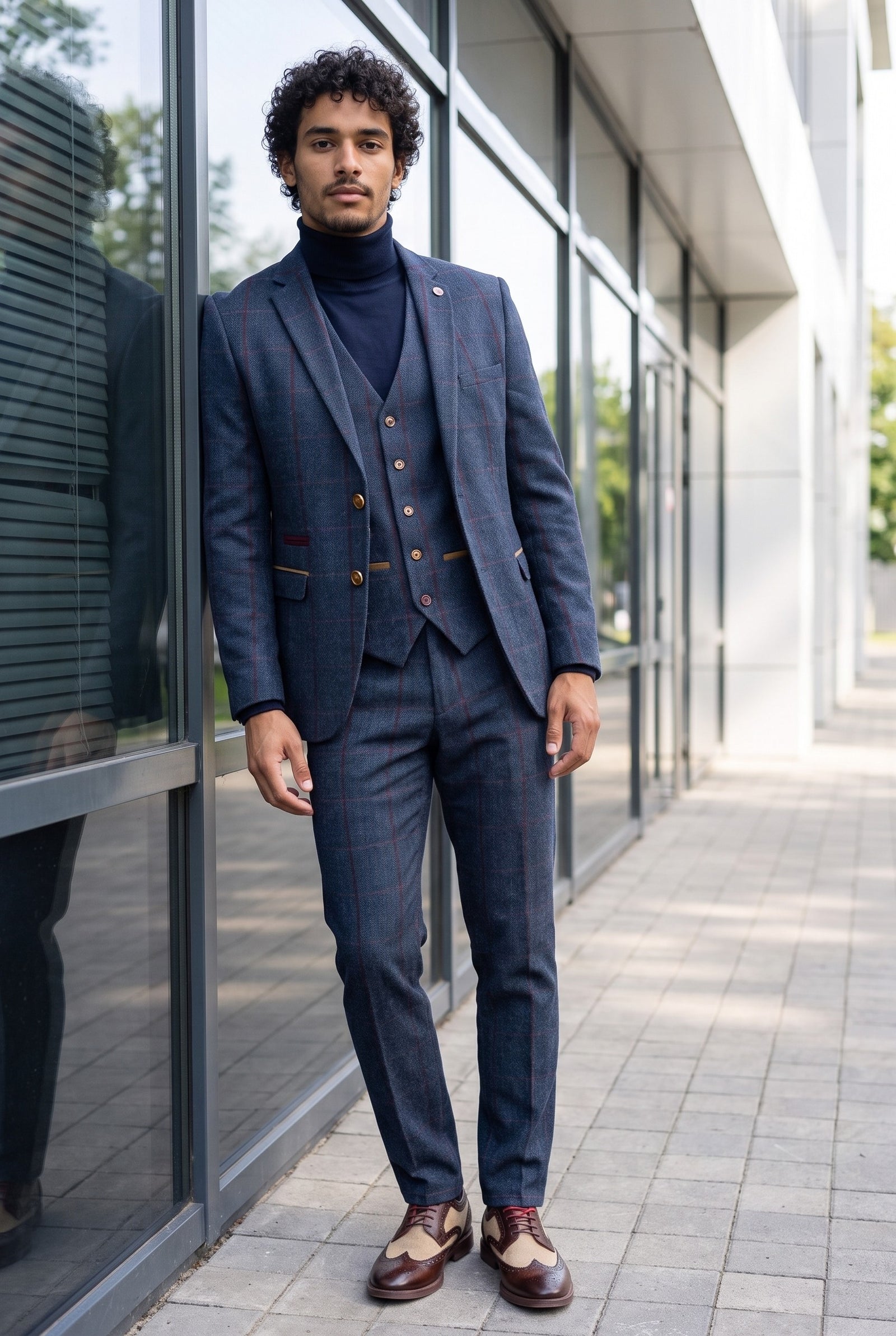 Look #646 styled with Herrkostym i fiskbensmönstrad tweed med 3 delar, marinblå rödrutig, skräddarsydd passform från 1920-talet