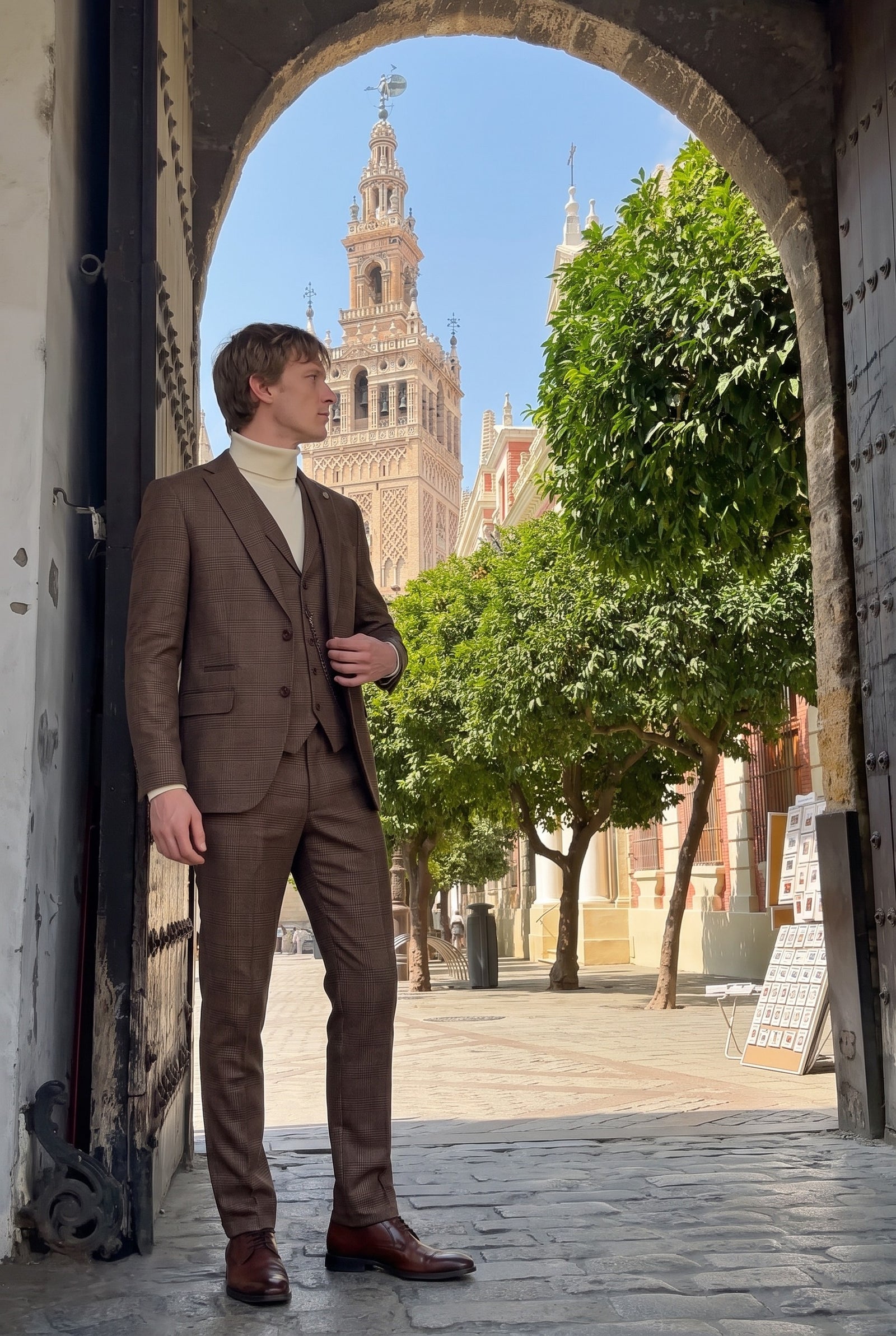 Look #1011 styled with TP-50 - Herrbrun 3-delad rutig kostym med Prince of Wales-motiv