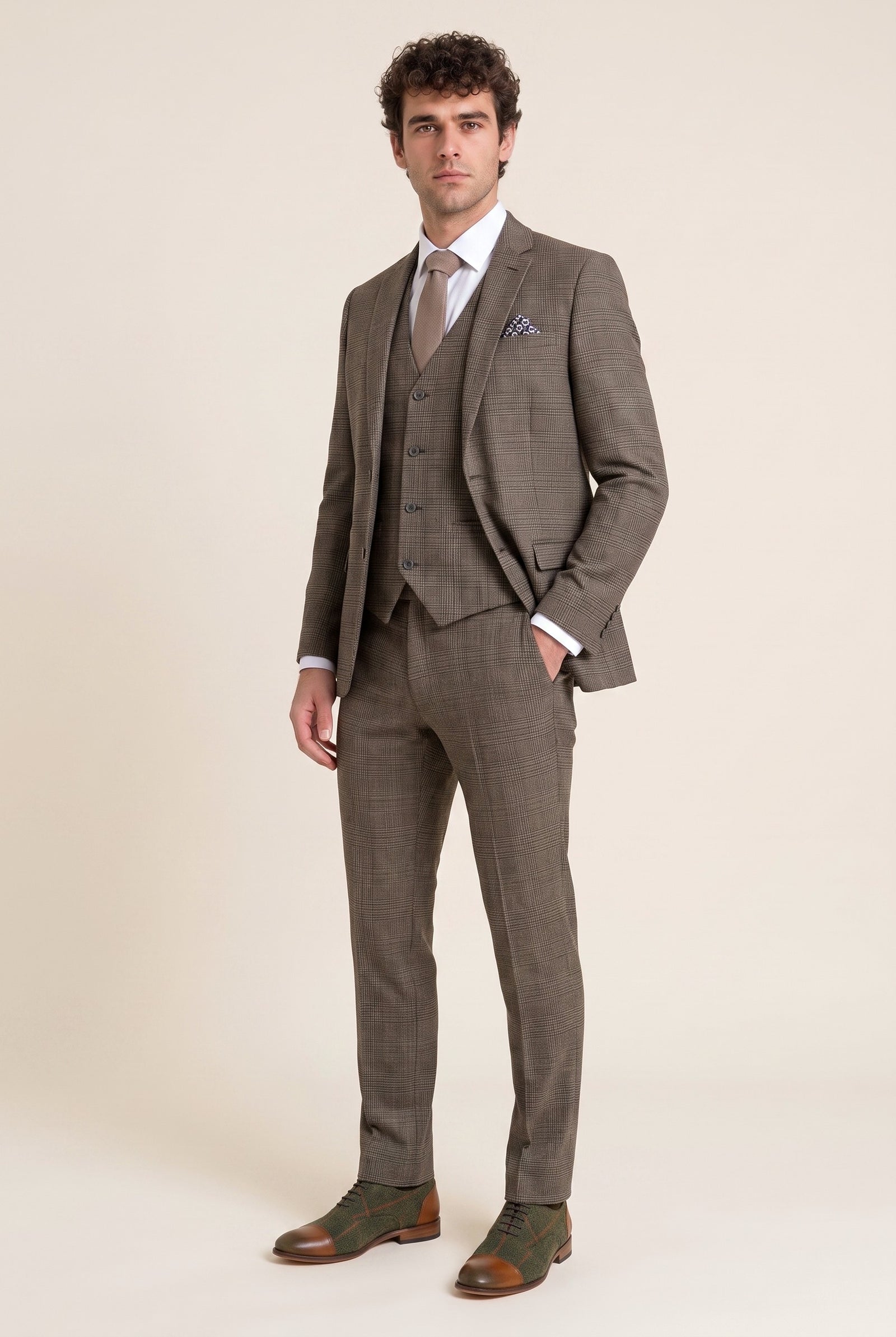 Look #603 styled with Herrkostym med smal passform, brun, klassisk rutig, 3-delad kostym