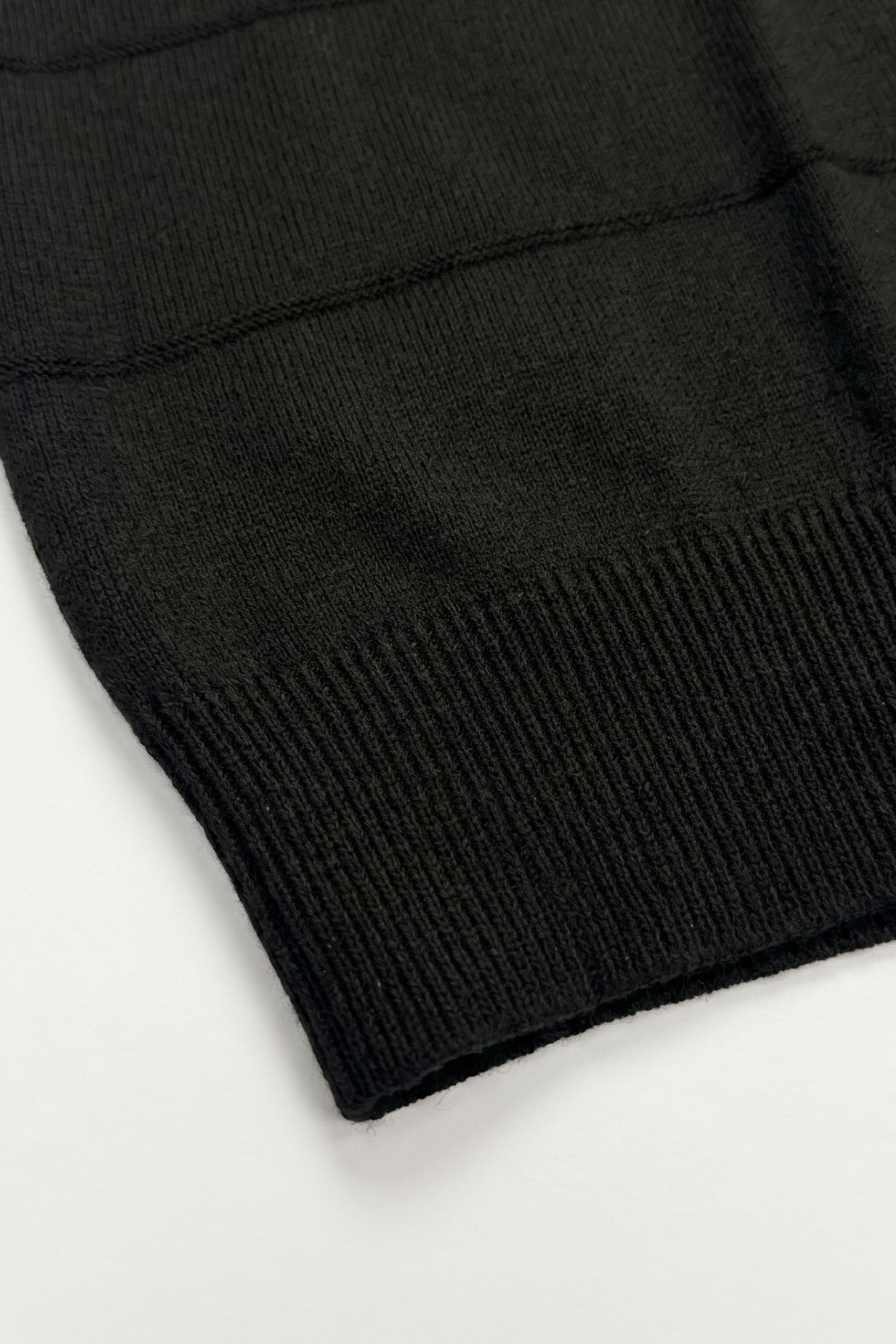 Svart texturerad stickad t-shirt för män