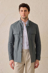Herrset med safarijacka i bomullsblandning och beige byxor, elegant och avslappnad outfit