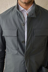 Herrset med safarijacka i bomullsblandning och beige byxor, elegant och avslappnad outfit