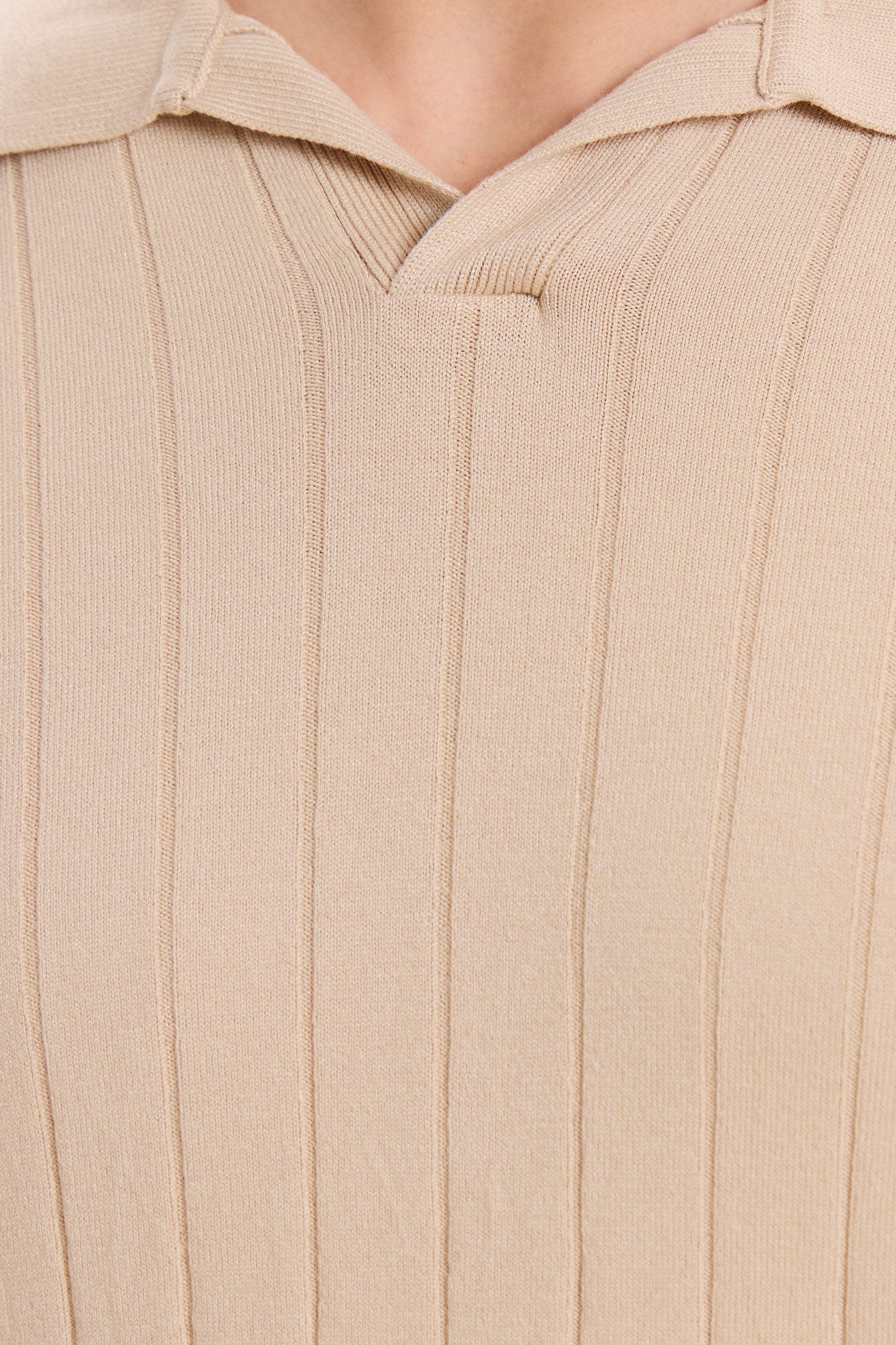 Beige ribbad stickad pikétröja för män