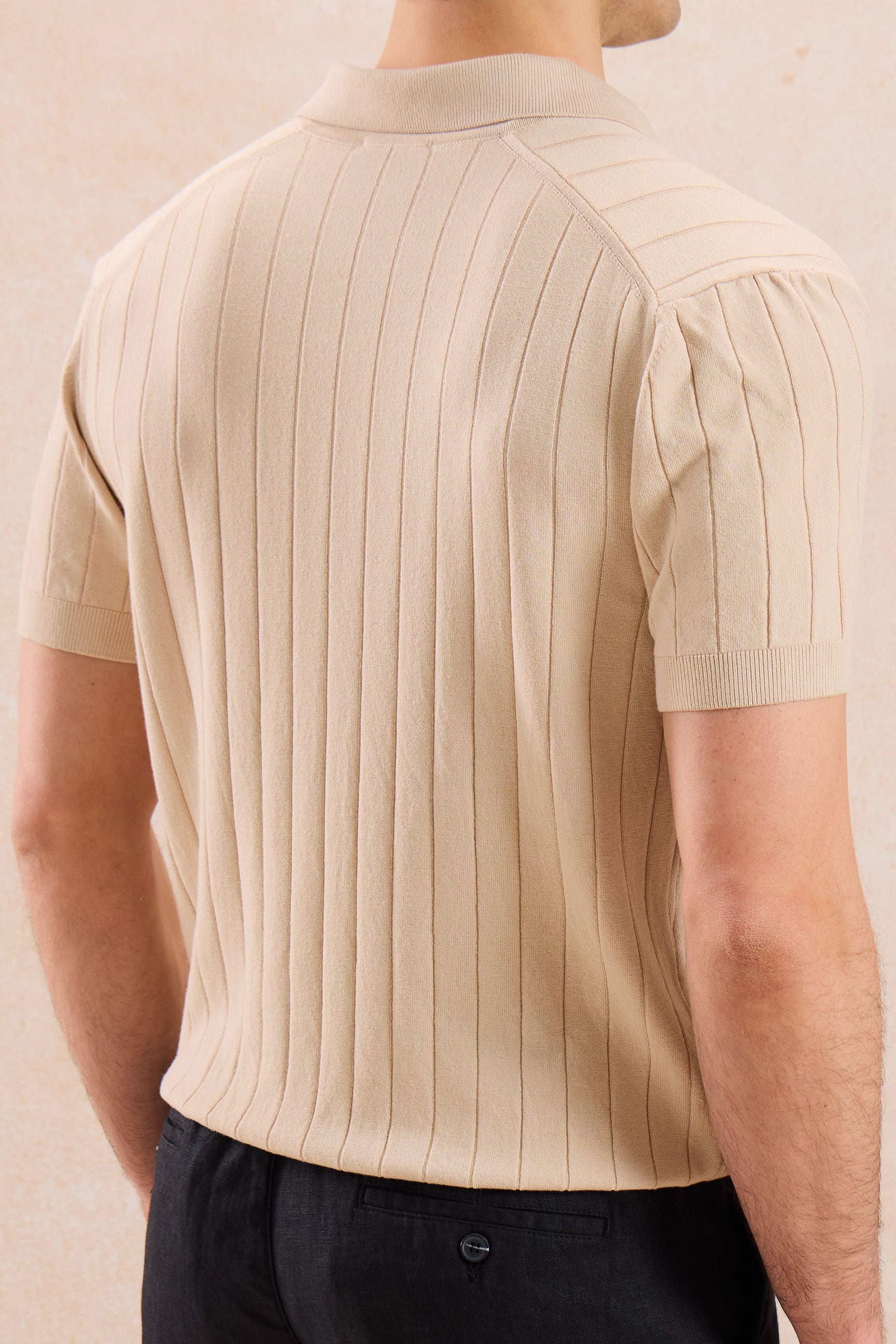 Beige ribbad stickad pikétröja för män