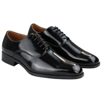 Eleganta formella Oxfordskor i svart med lack och glänsande snörning, klassisk rund tå, klänning