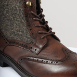 Herrskor med snörning i brunt brogue-material