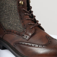 Herrskor med snörning i brunt brogue-material