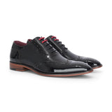 Flynn - Herrskor i svart lackläder med brogue-detaljer