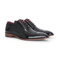 Flynn - Herrskor i svart lackläder med brogue-detaljer
