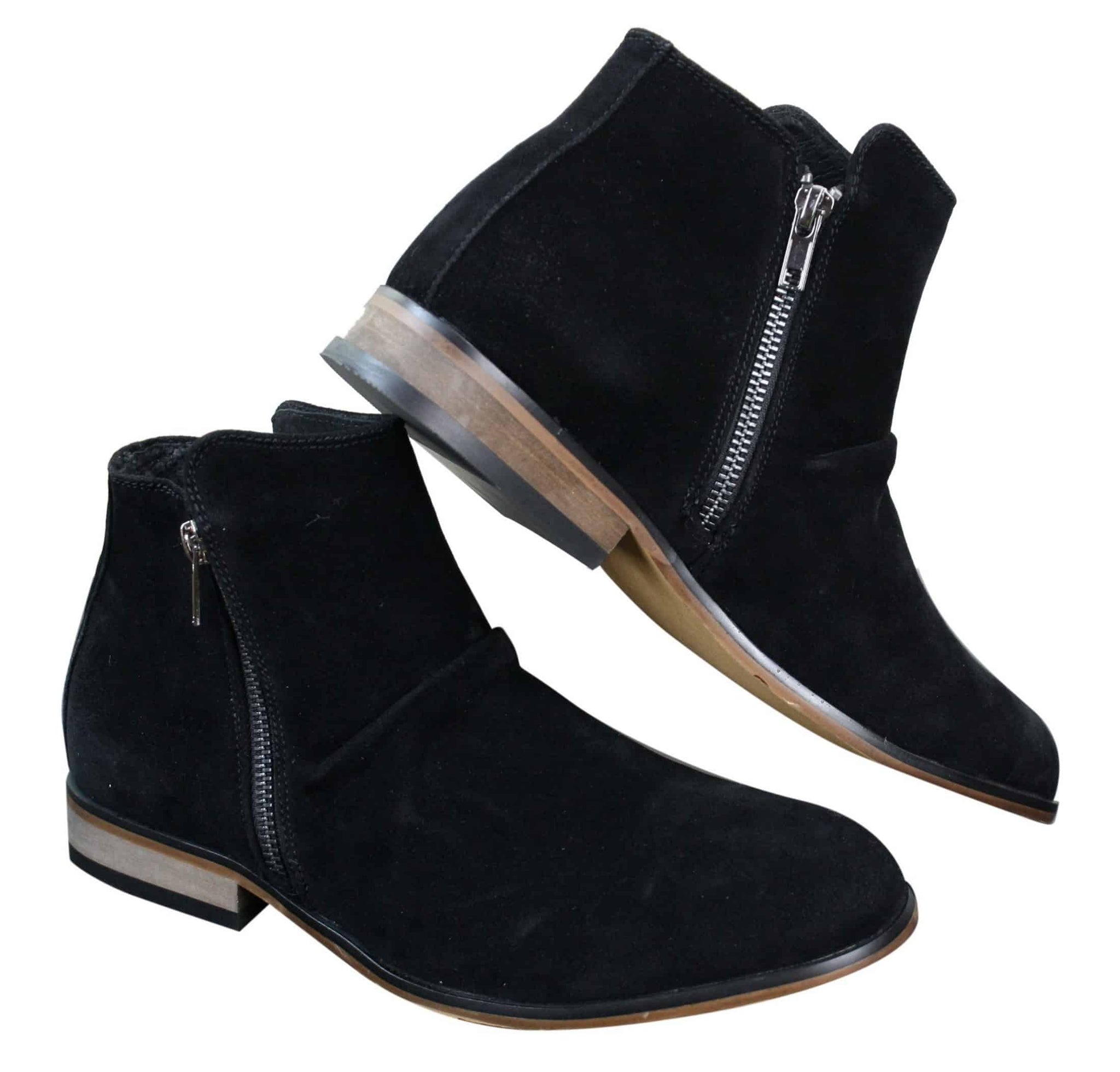 Herrskor i italiensk mocka med dragkedja och ankelstövlar i ökenmodell i elegant och casual stil.