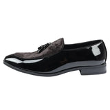 Herrslip-on loafers med tofs och sammetsdetaljer i svart lack