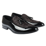 Herrslip-on loafers med tofs och sammetsdetaljer i svart lack