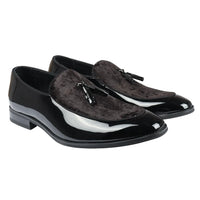 Herrslip-on loafers med tofs och sammetsdetaljer i svart lack