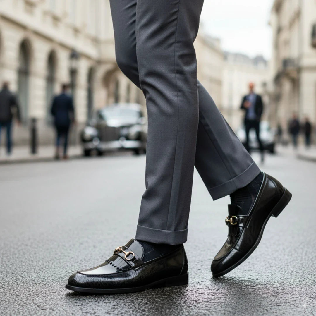 Svarta slip-on loafers i PU-lack för män