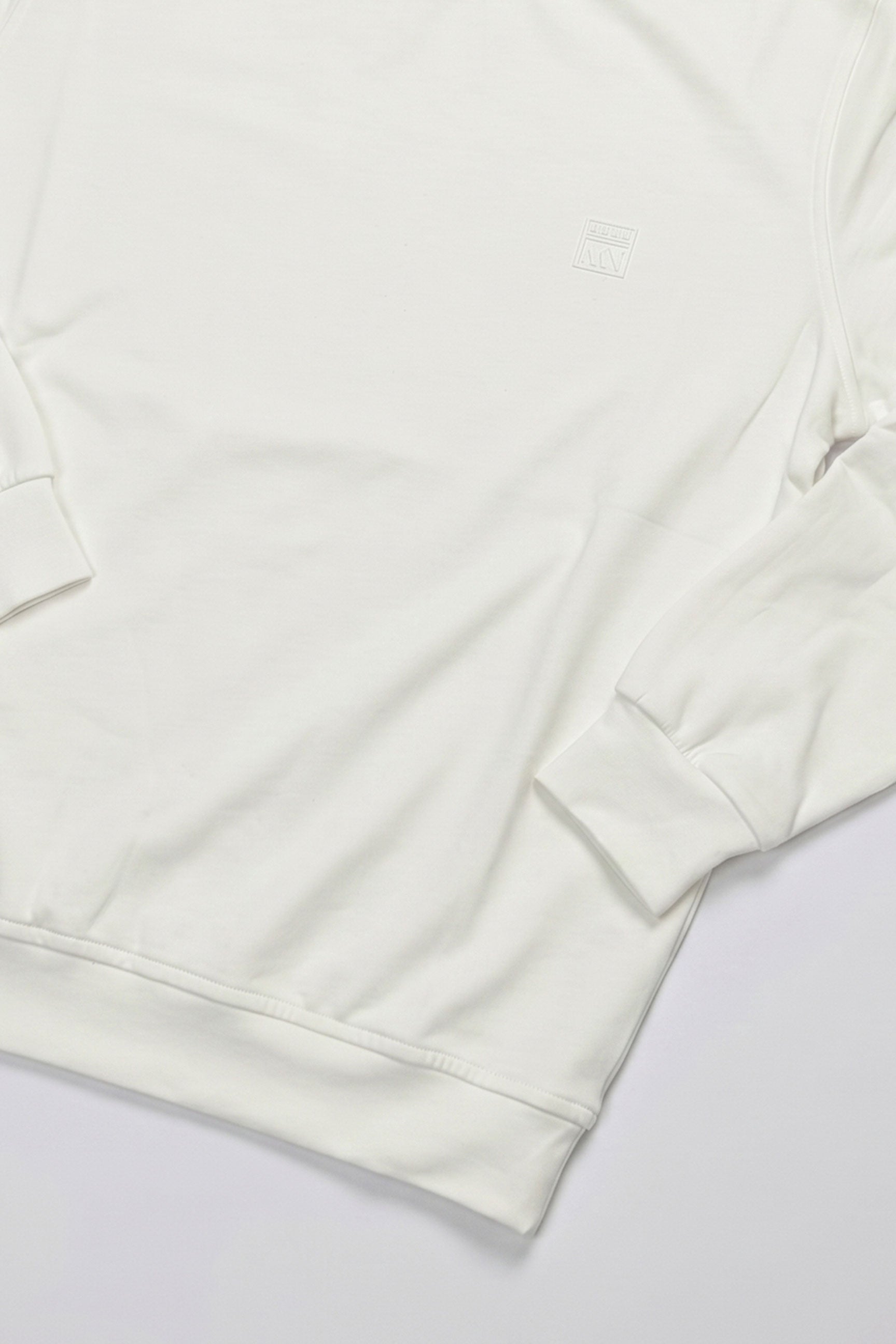 Herrtröja i off-white med rund hals och långärmad stretch i bomullsblandning