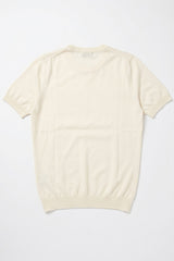 Herrvit stickad t-shirt med rund hals och kort ärm, normal passform