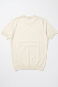Herrvit stickad t-shirt med rund hals och kort ärm, normal passform