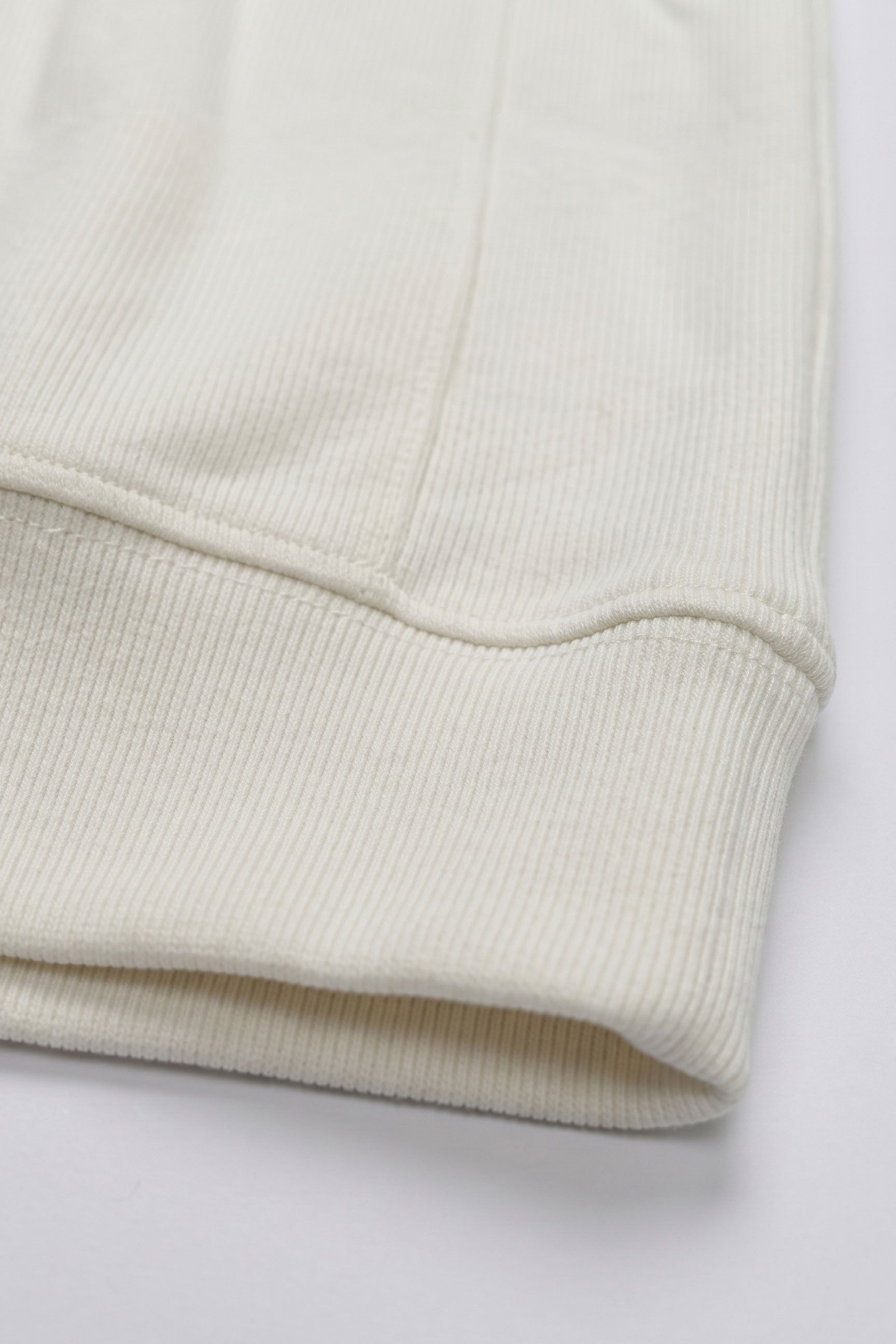 Herrtröja med kvarts dragkedja i off-white, bomullsblandning och trattringning