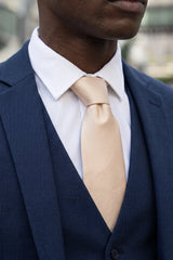 Beige smal enfärgad slips för män
