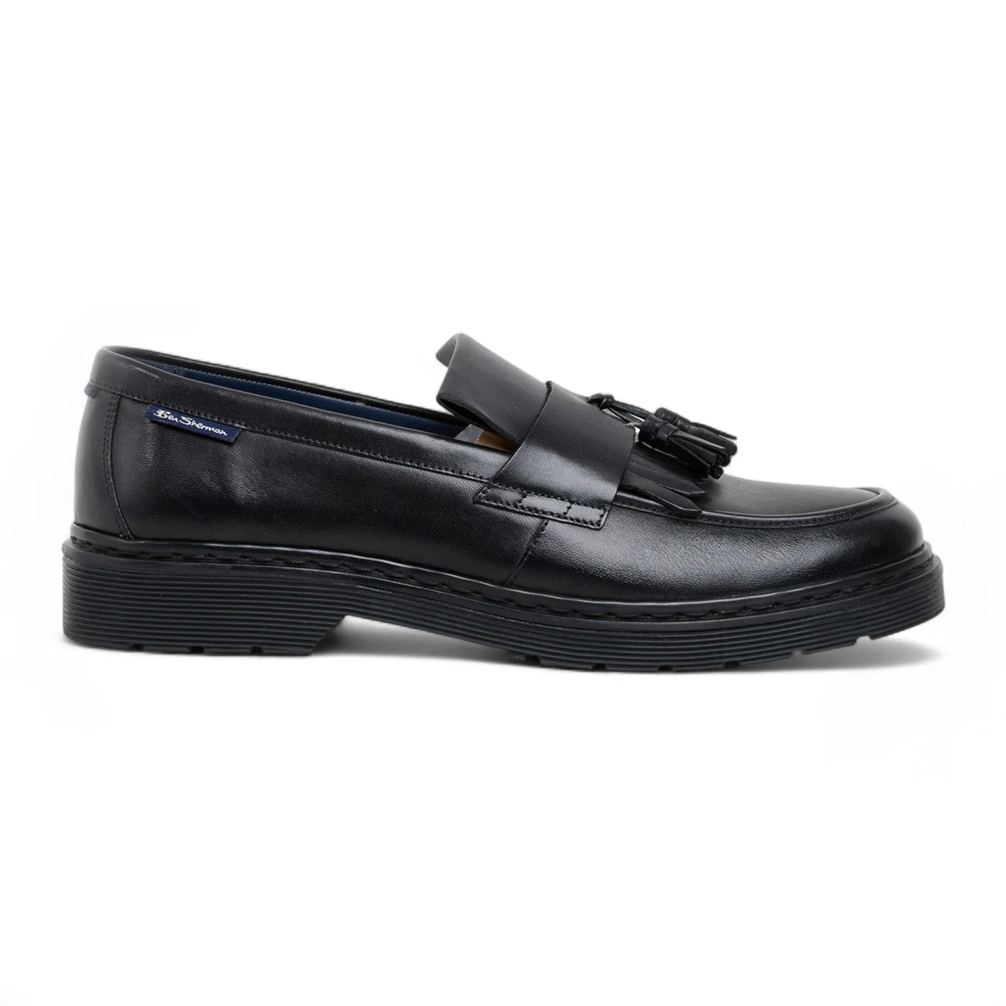 Svarta herrloafers i läder med grov sula och tofsar