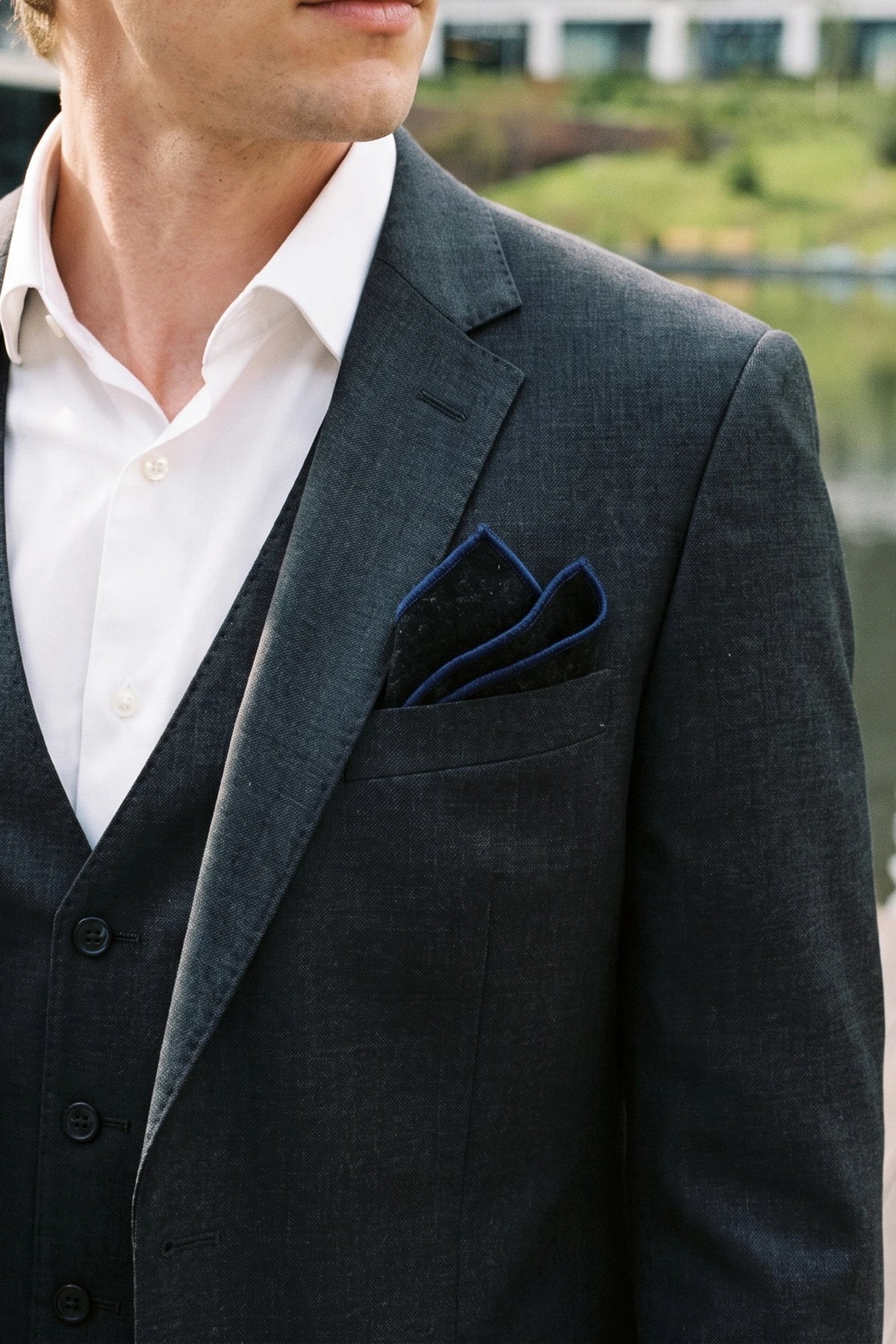 Svart herrnäsduk i tweed och ullblandning