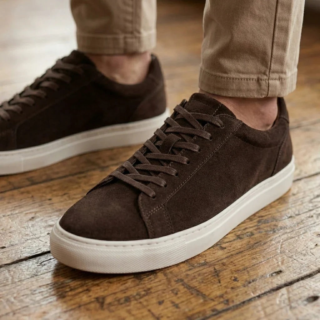 Herrsneakers i brunt mockaläder med snörning
