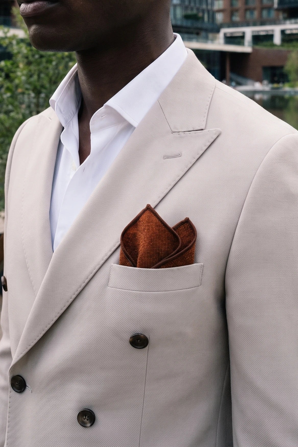 Herrnäsduk i brun tweed