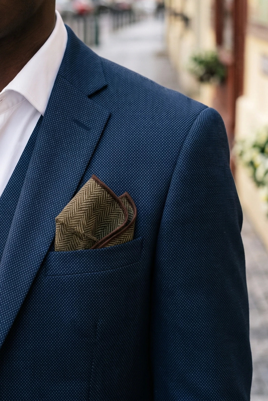 Herrnäsduk i mörkbrun tweed-ullblandning