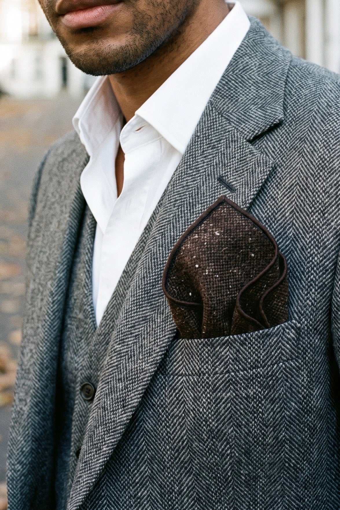 Herrnäsduk i mörkbrun tweed-ullblandning