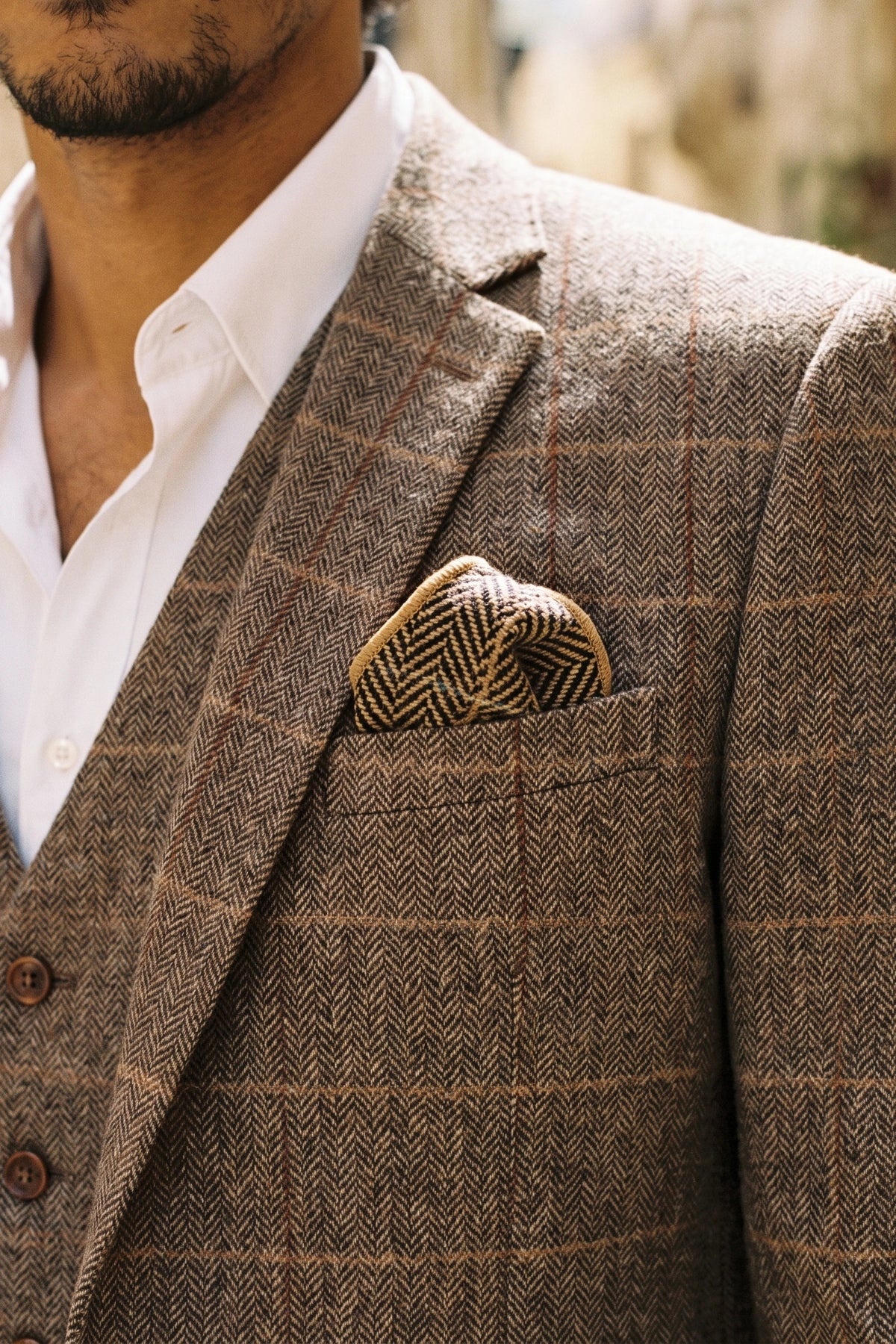 Herrnäsduk i guldfärgad tweed och ullblandning