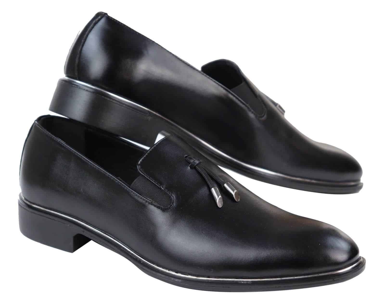 Herrslip-on tofsskor med metalldetaljer