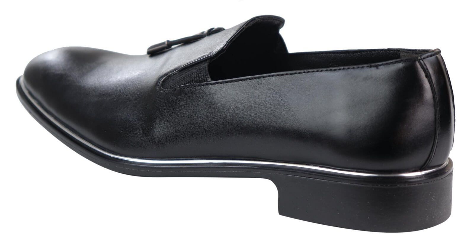 Herrslip-on tofsskor med metalldetaljer