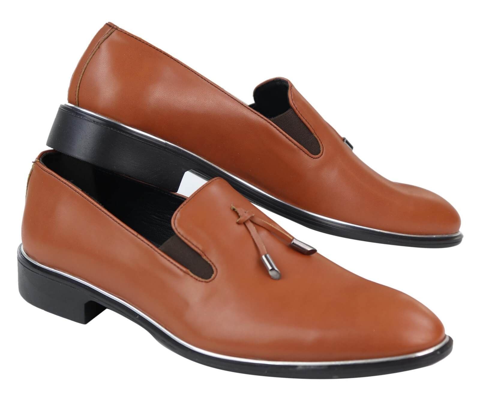 Herrslip-on tofsskor med metalldetaljer