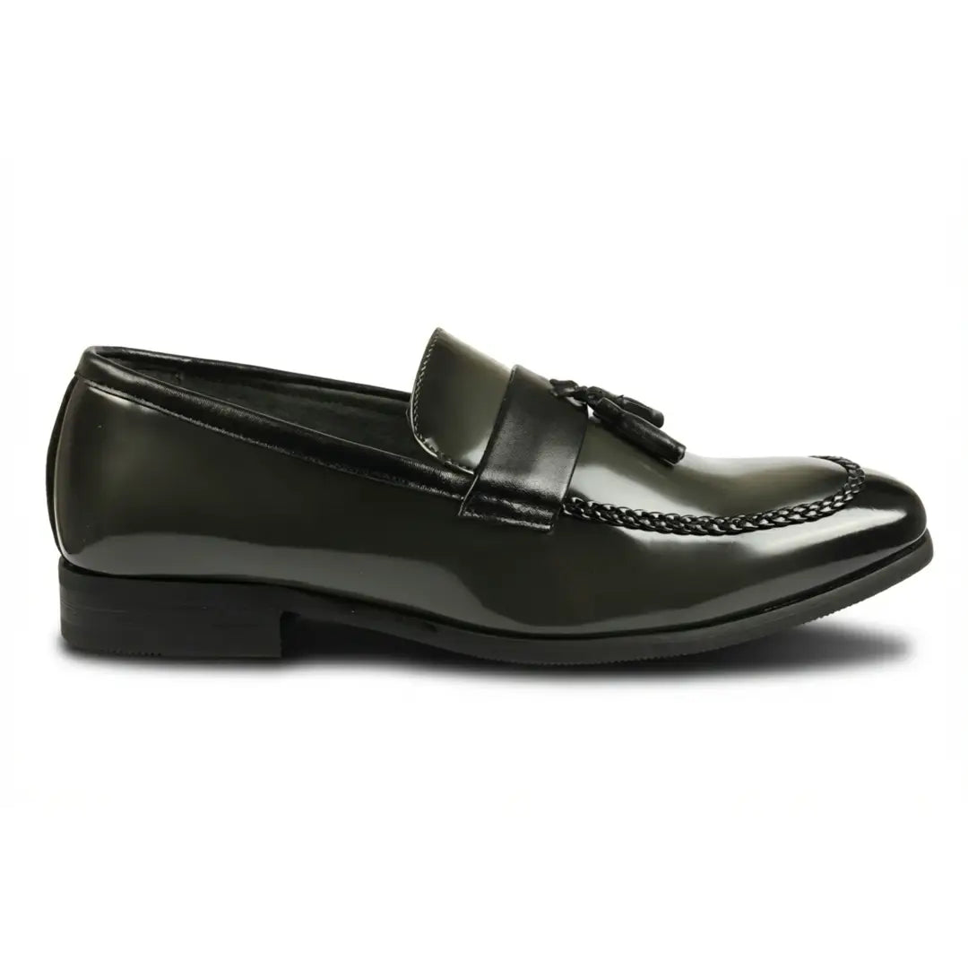 Herrloafers med tofs och högglans