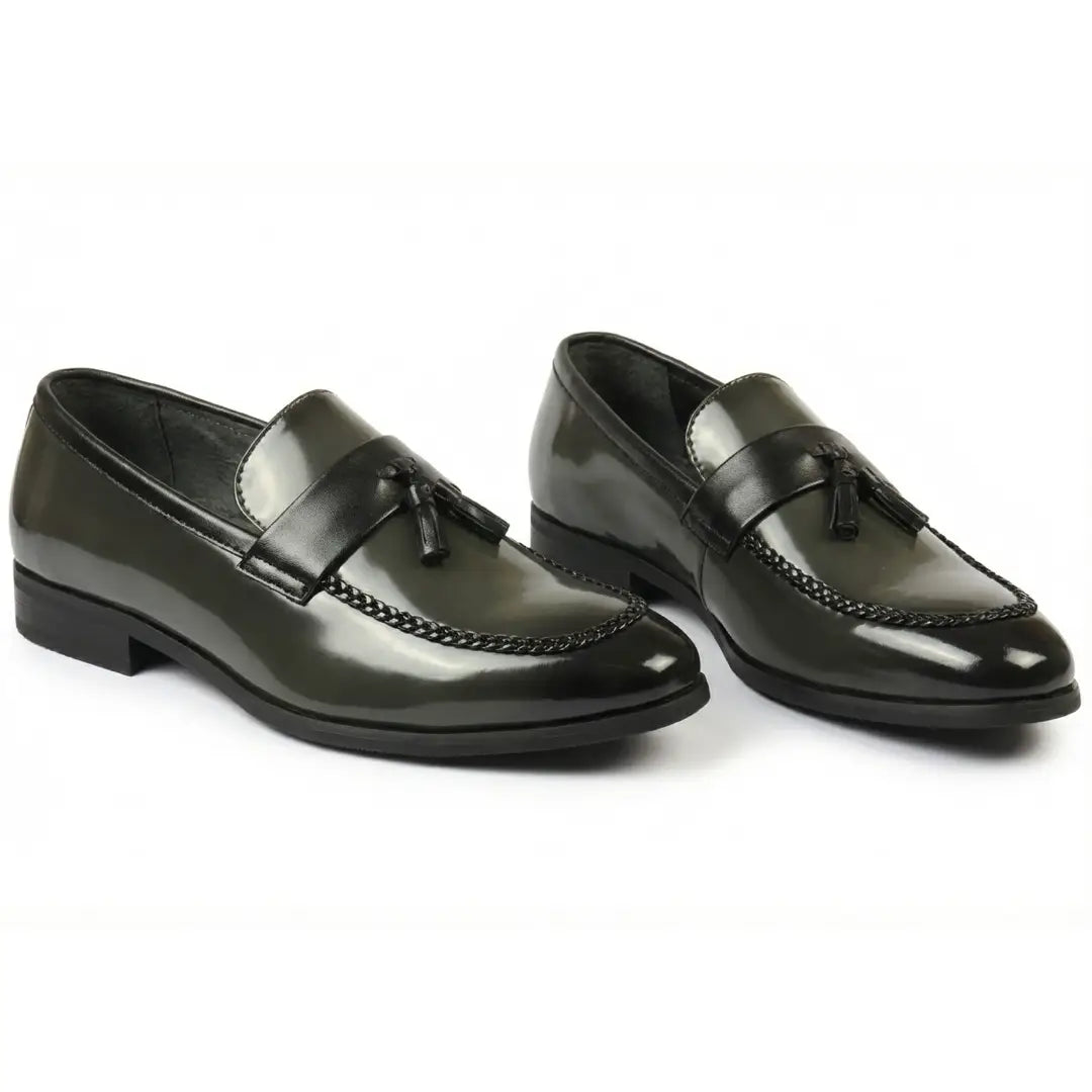 Herrloafers med tofs och högglans
