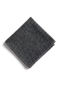 Herrnäsduk i tweed, antracitgrå, klassisk brittisk ull, fiskbensmönstrad