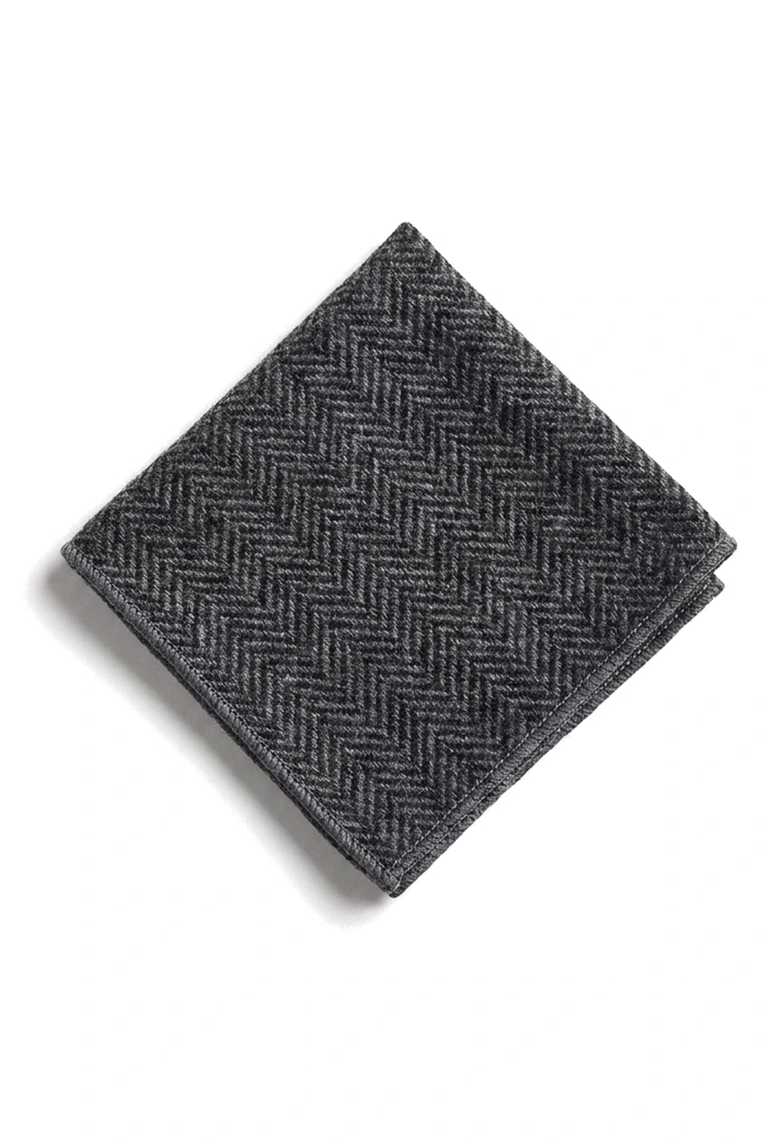 Herrnäsduk i tweed, antracitgrå, klassisk brittisk ull, fiskbensmönstrad