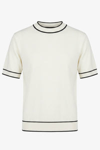 Herrvit stickad t-shirt med rund hals och kontrastfärgad kant, normal passform