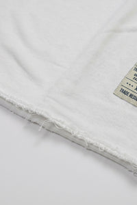 Vit herr-T-shirt med rund hals och avslappnad passform, rå kant