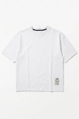 Vit herr-T-shirt med rund hals och avslappnad passform, rå kant