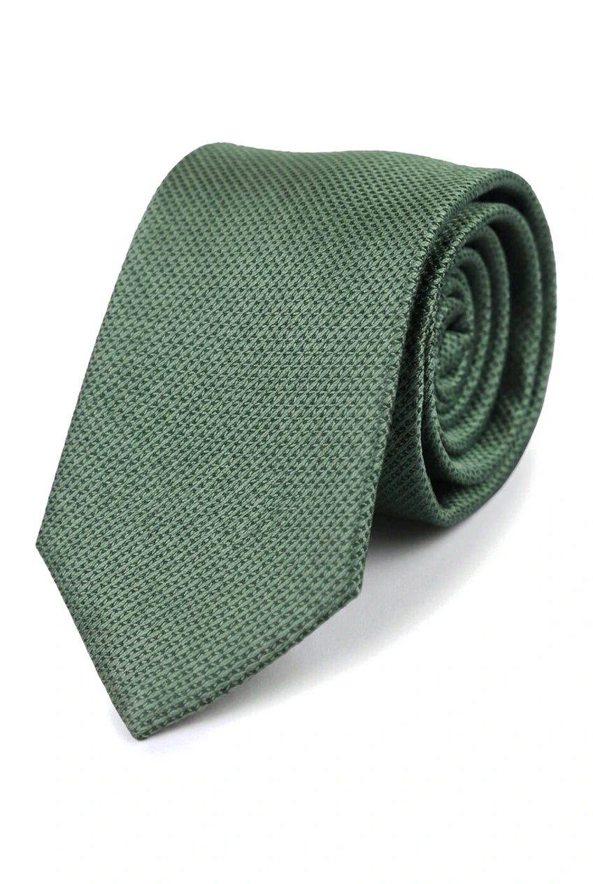 Grön slips i siden med textur, presentset, näsduk, manschettknappar, slips i matt satin