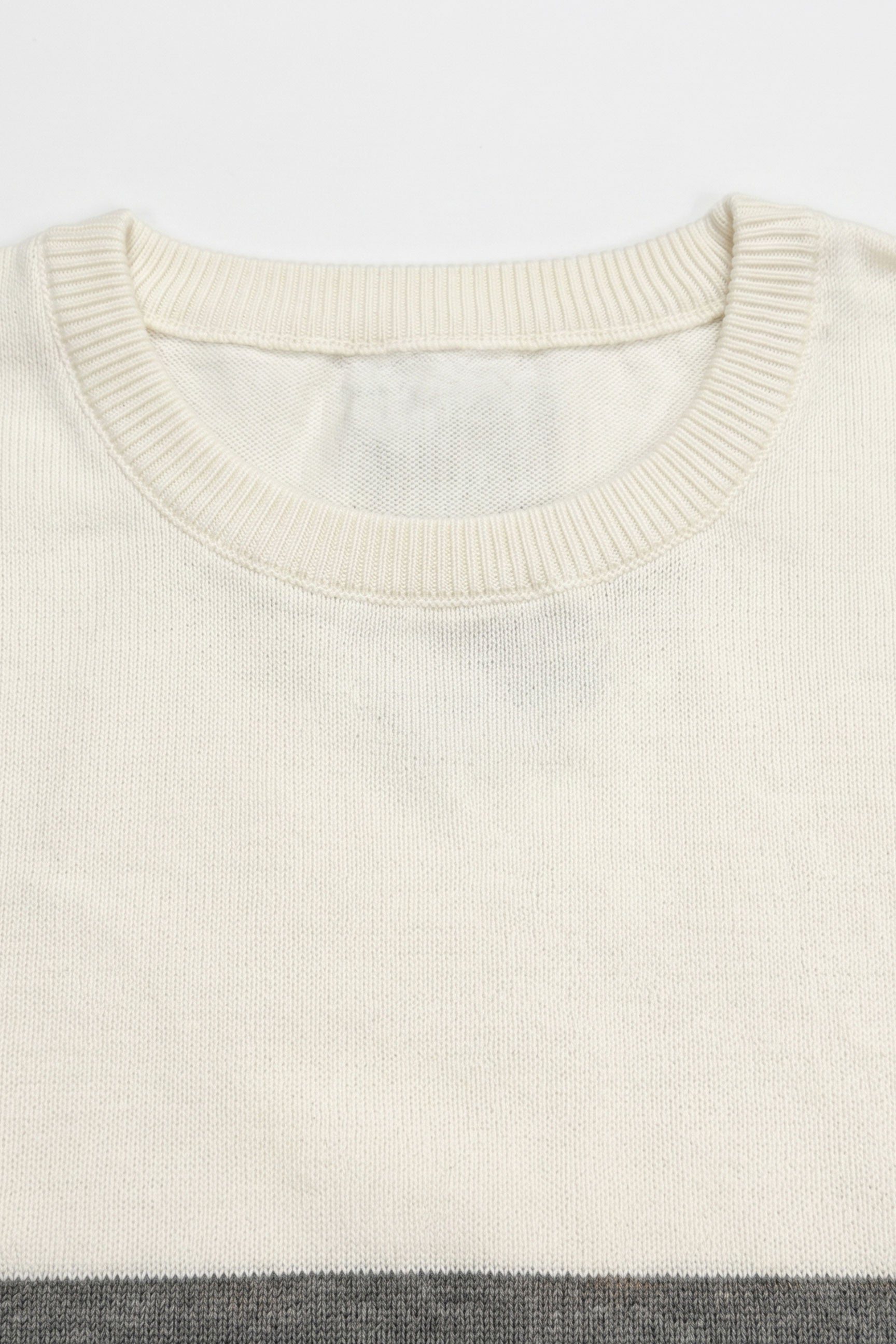 Vit och svart stickad t-shirt med färgblock för män